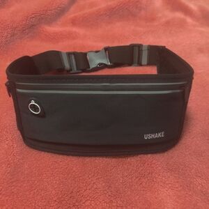 USHAKE Slim Running Belt, Workout Fanny Pack for Men One Size, Black 3 pockets